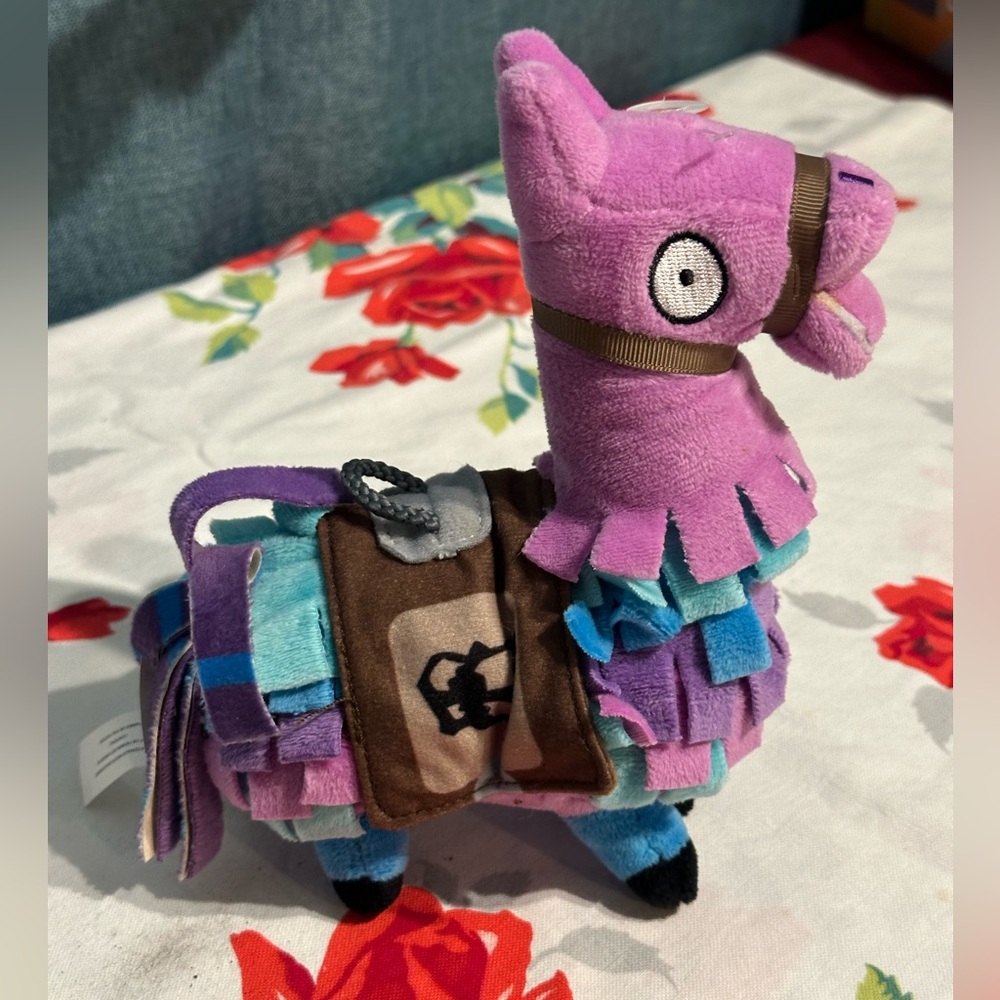 Fortnite epic games stuffed llama cuddly kids toy plush animal video game gamer